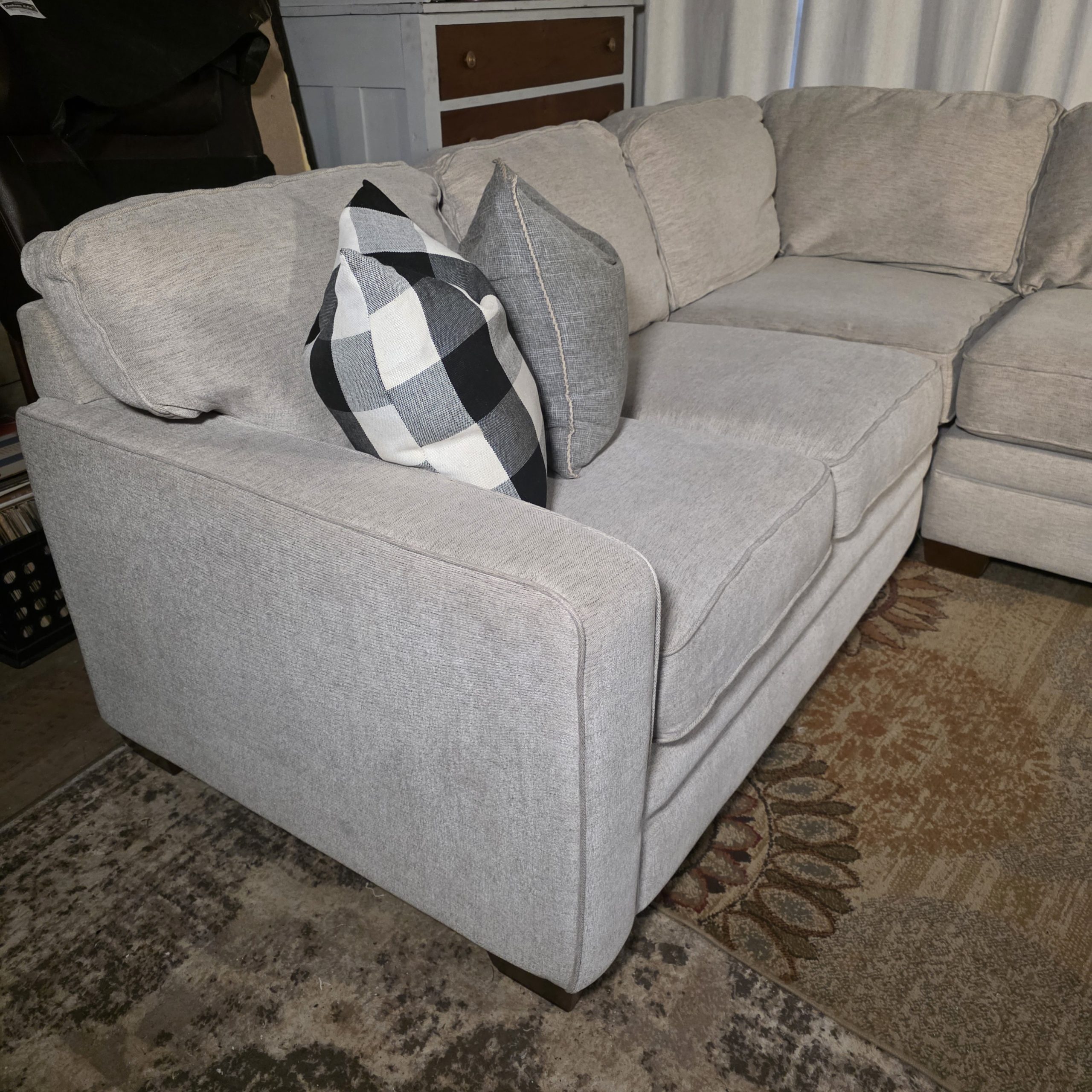 La‑Z‑Boy Meyer 3‑Pc Dove Sectional – Excellent Condition - Image 4